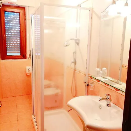 Paradiso Hotel 3*